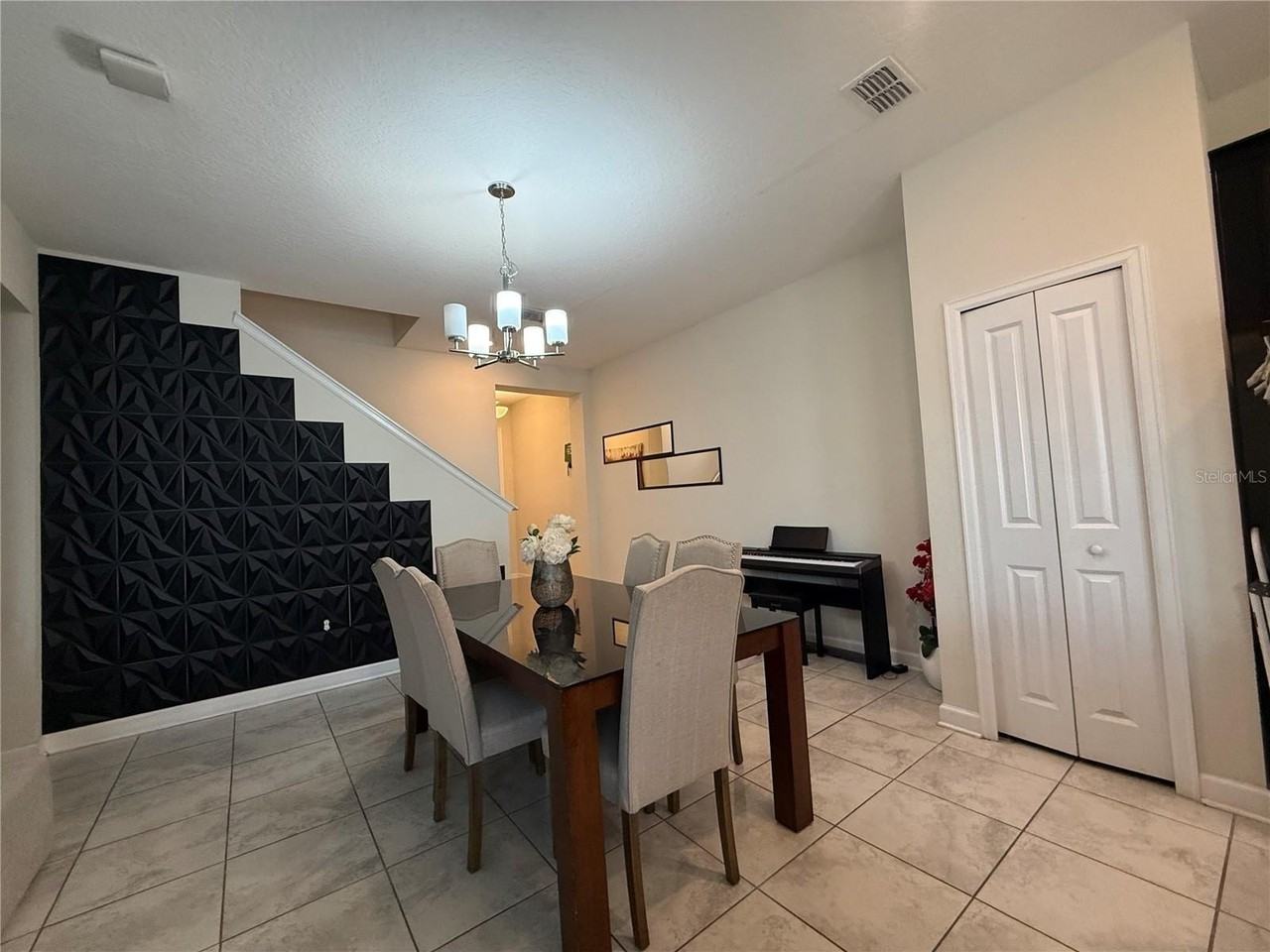 2905 Title St - Photo 2 of 19