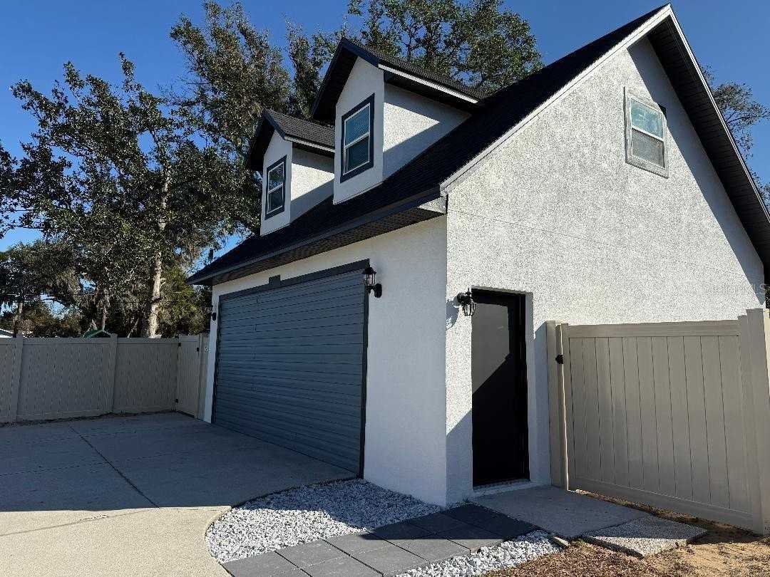 1183B Chestnut St - Photo 4 of 34