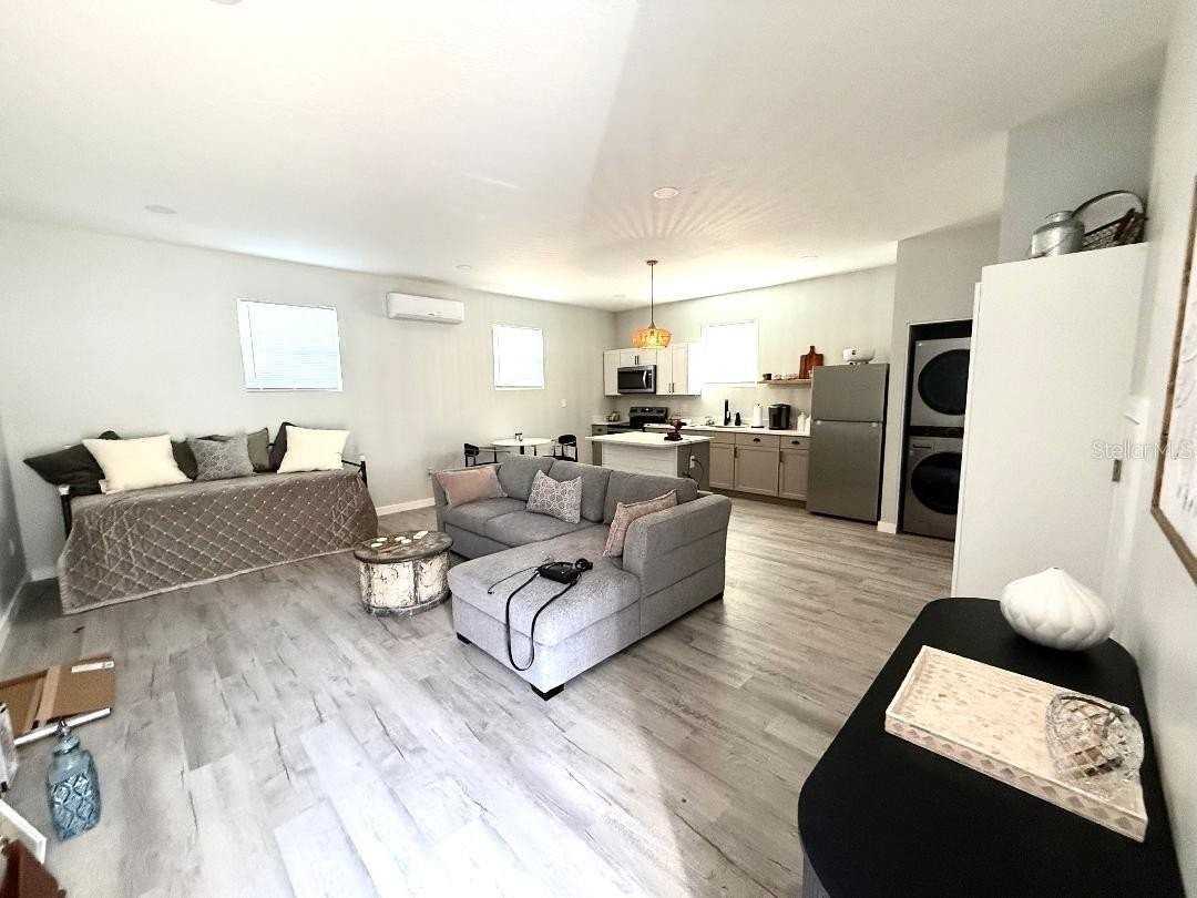 1183B Chestnut St - Photo 7 of 34