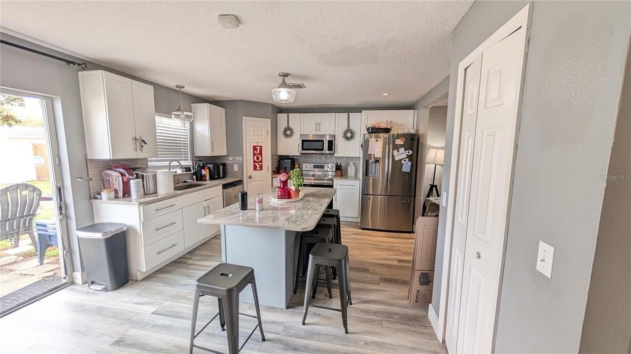 106 Royalty Cir - Photo 3 of 21