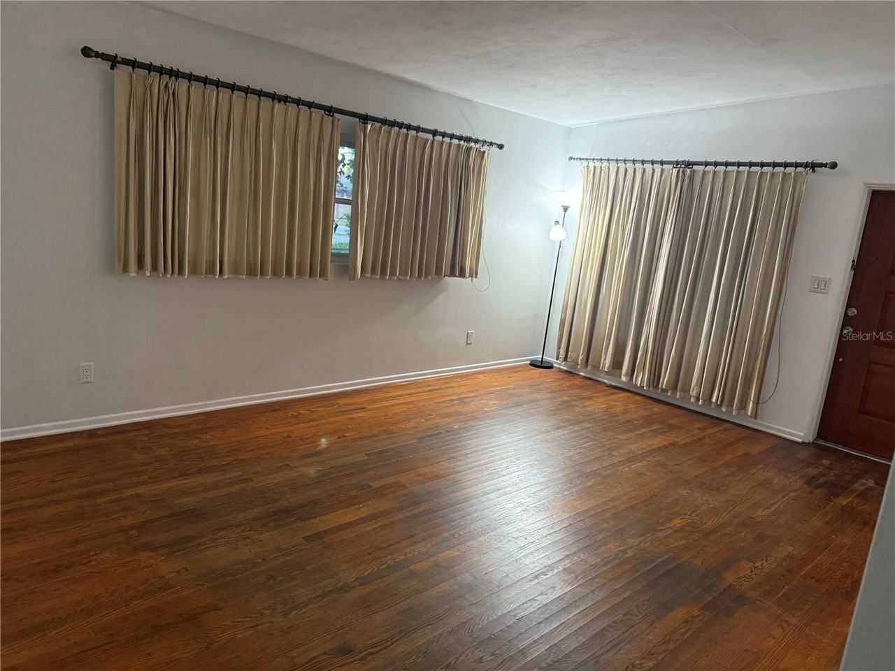 2428 Pershing Ave - Photo 4 of 19