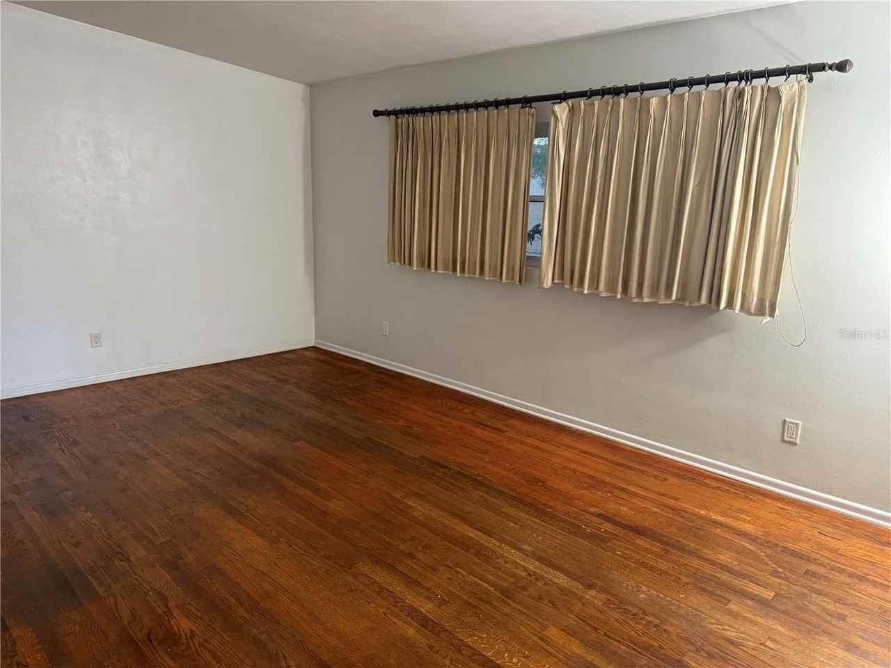 2428 Pershing Ave - Photo 5 of 19