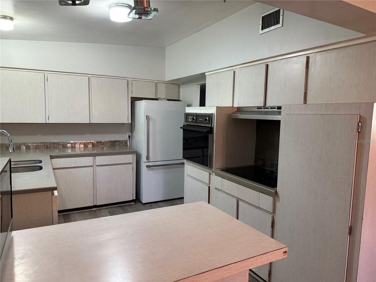 2428 Pershing Ave - Photo 7 of 19