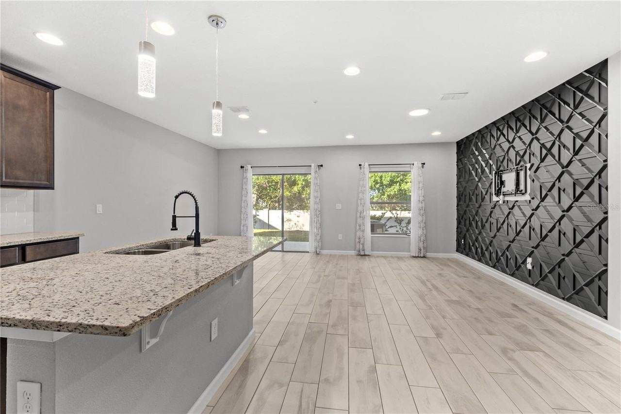 260 Smugglers Way - Photo 4 of 34