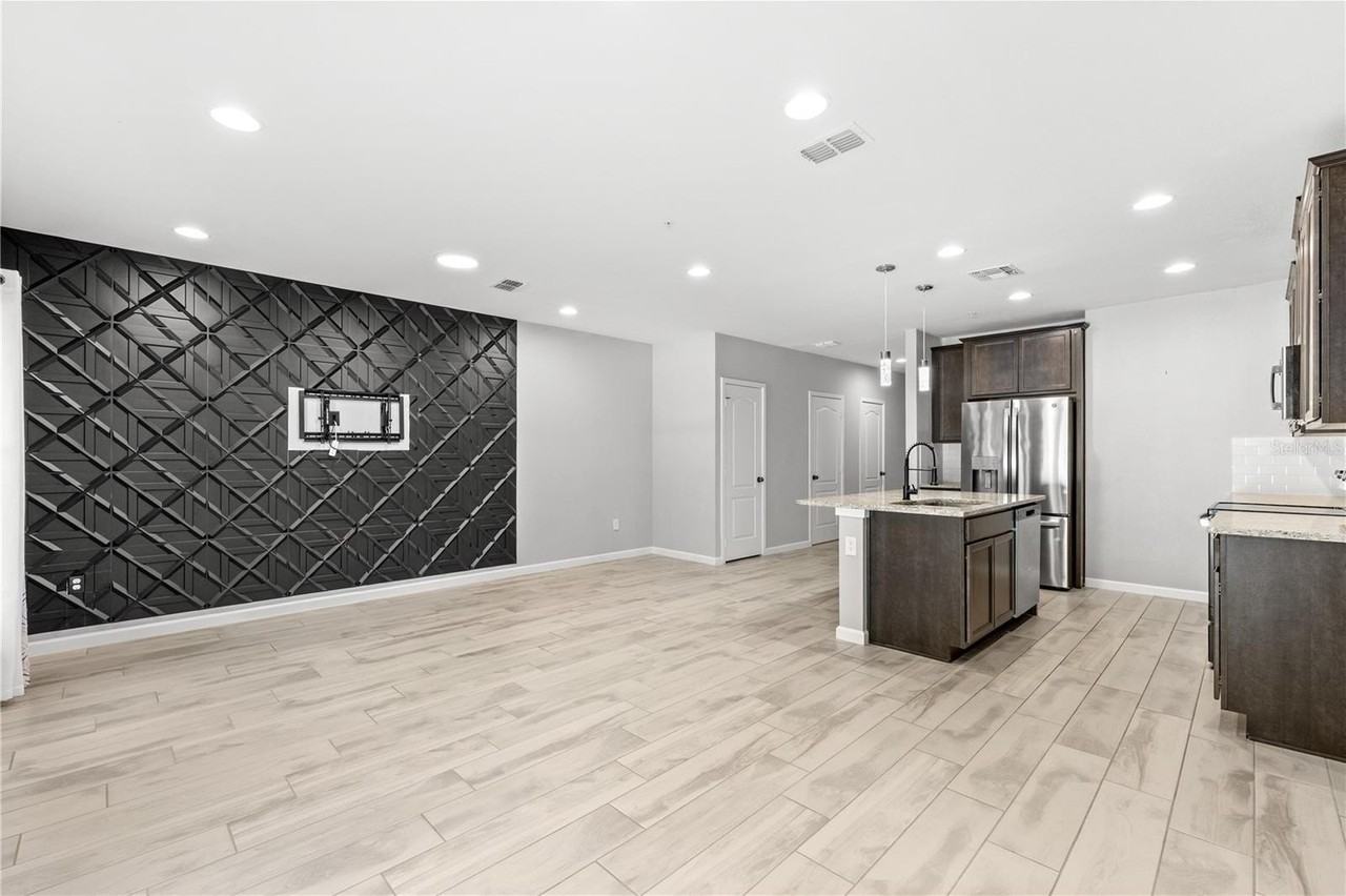 260 Smugglers Way - Photo 5 of 34