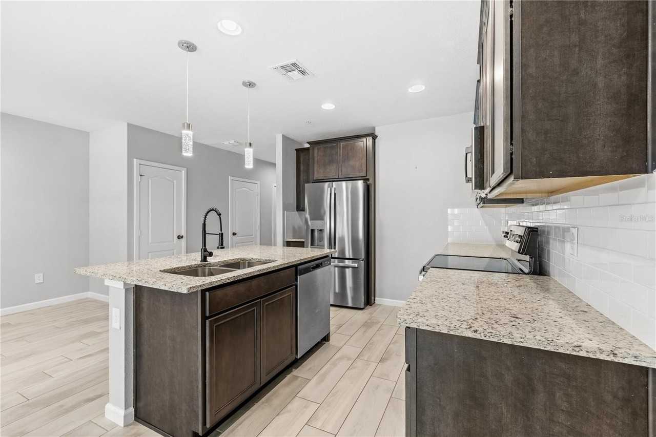 260 Smugglers Way - Photo 7 of 34