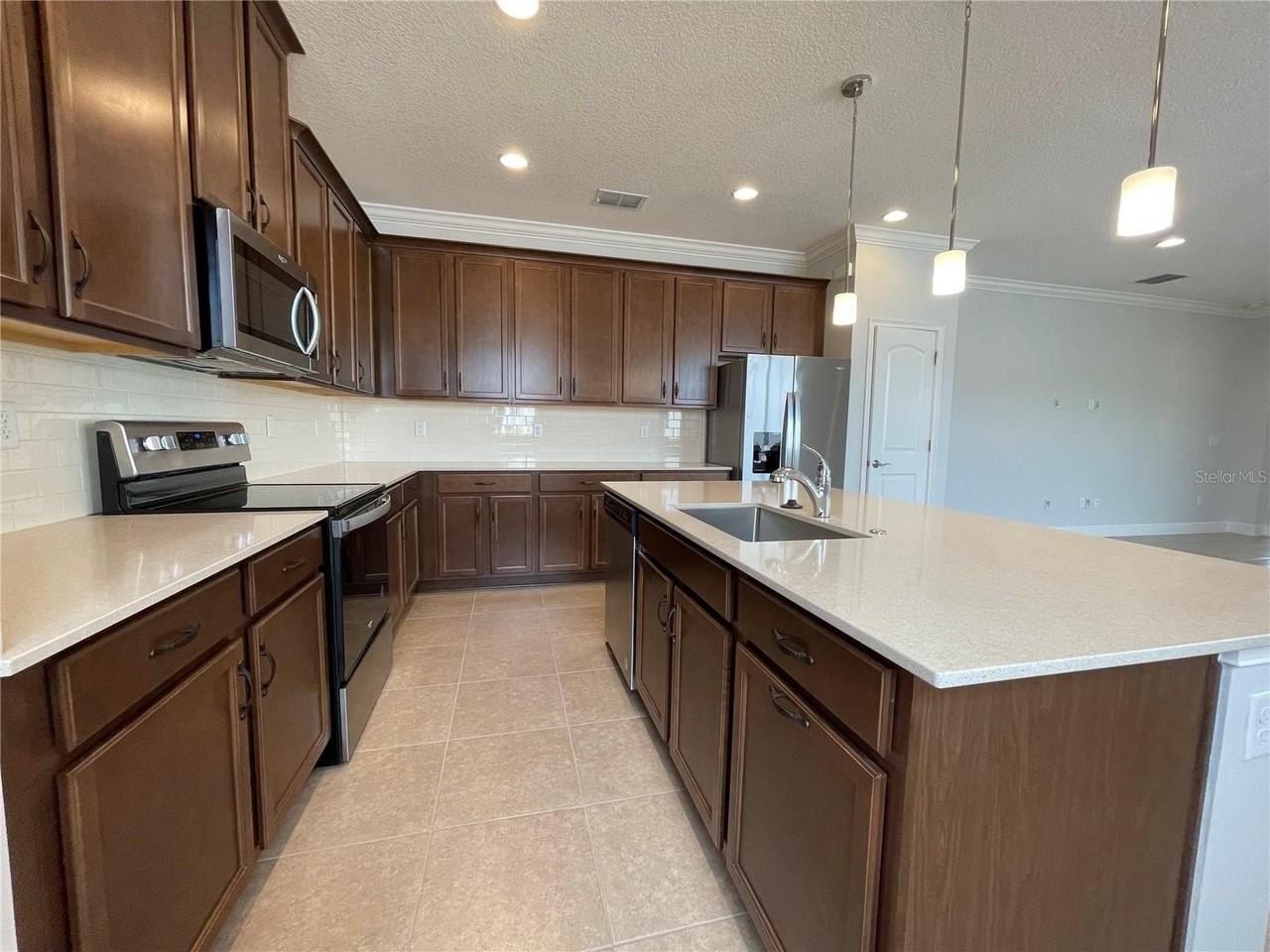 3434 Sagebrush St - Photo 3 of 21