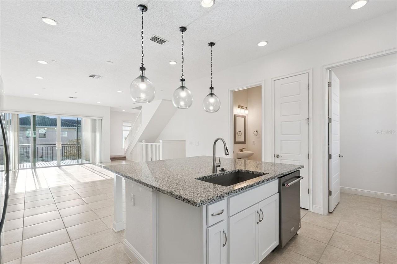 13581 Larkton Ln - Photo 6 of 33