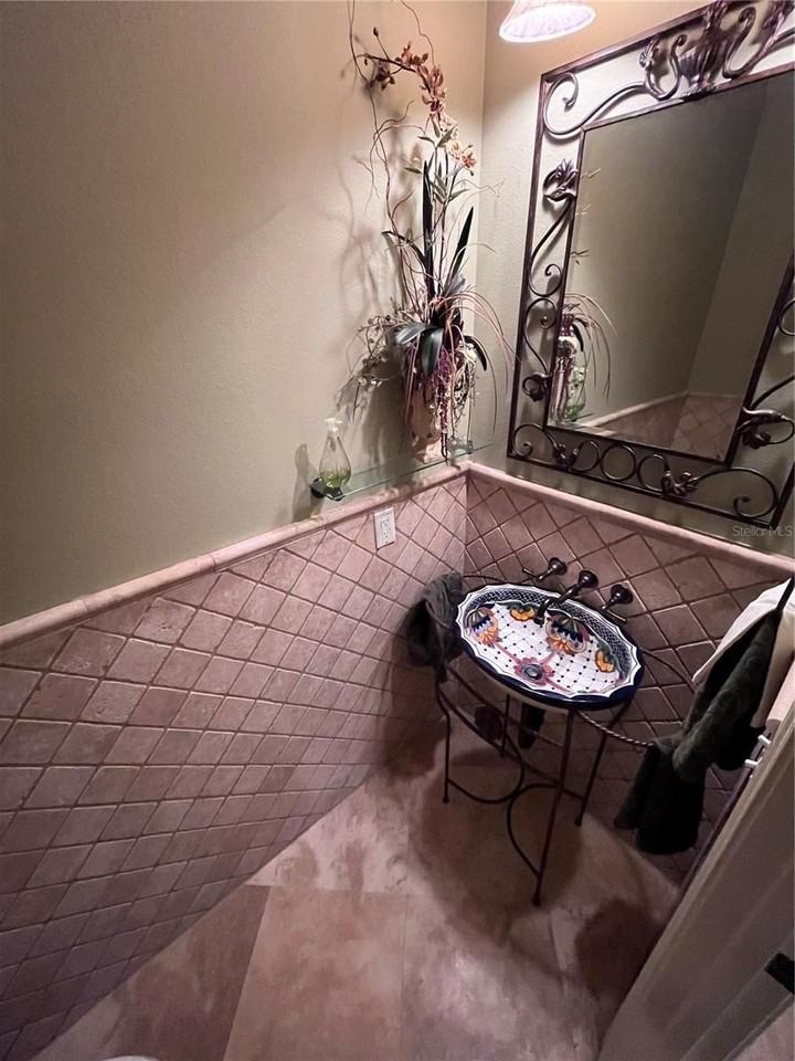 1302 Michigan Ave - Photo 5 of 17