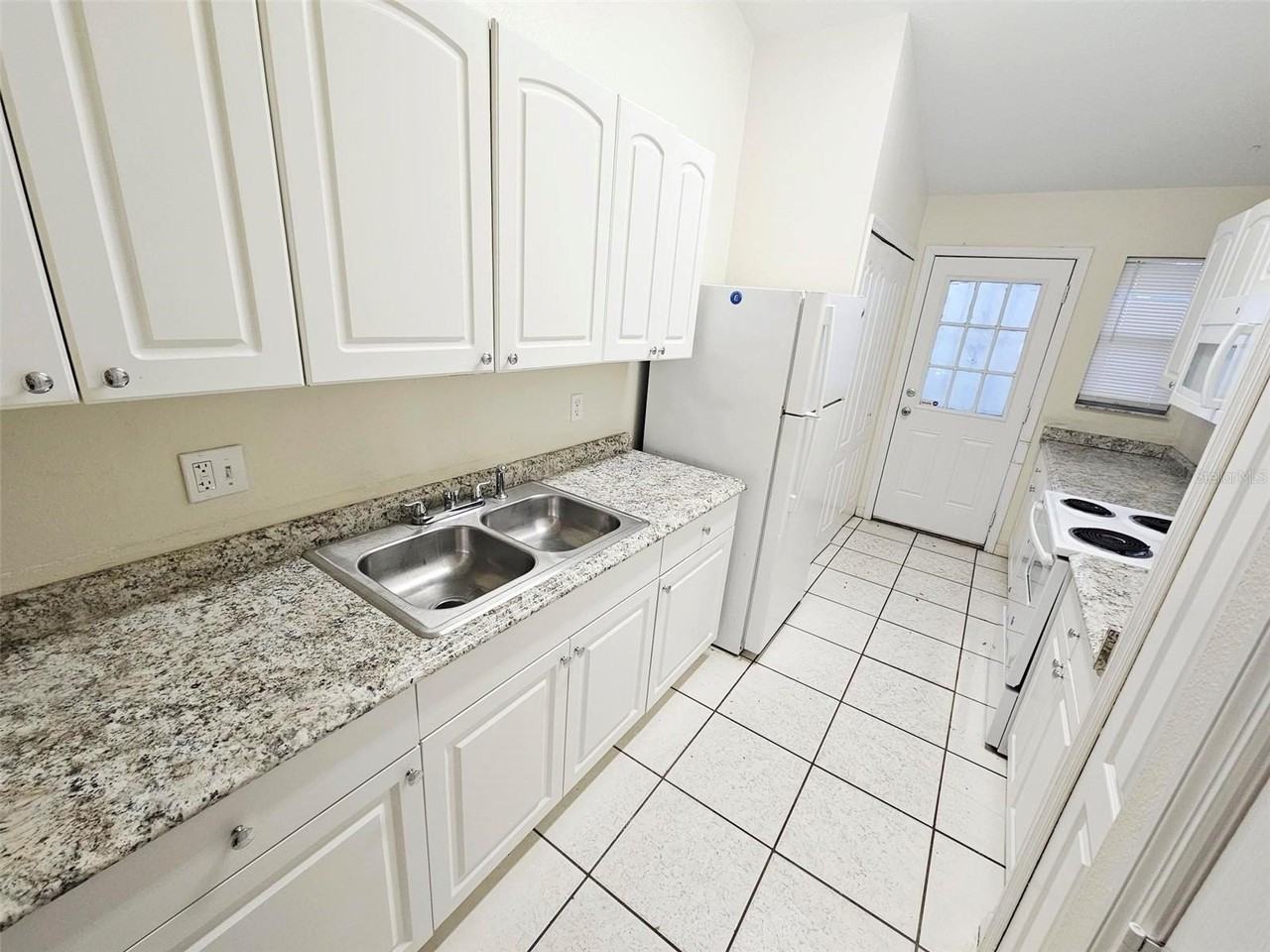 6727 Magnolia Pointe Cir - Photo 4 of 8