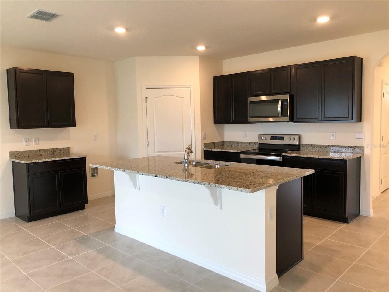 1980 Chickasaw Blvd - Photo 2 of 35