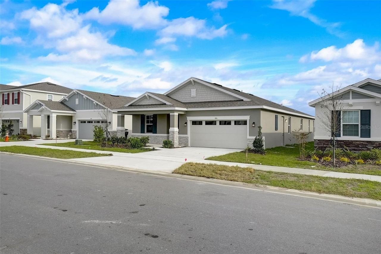 1016 Griffon Ave - Photo 4 of 48