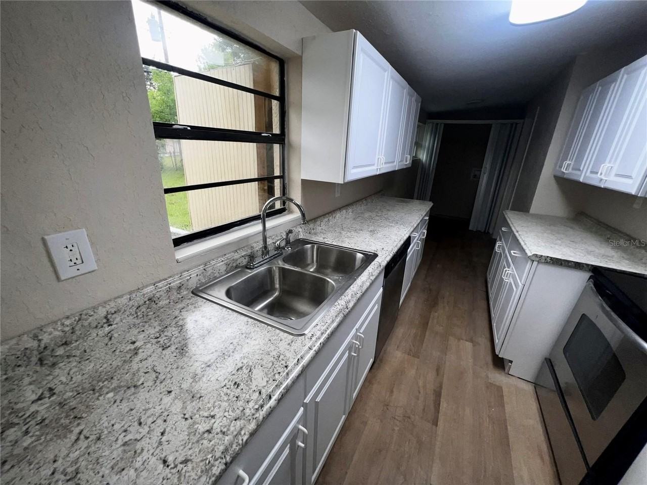 1822 Harding Ave - Photo 6 of 26