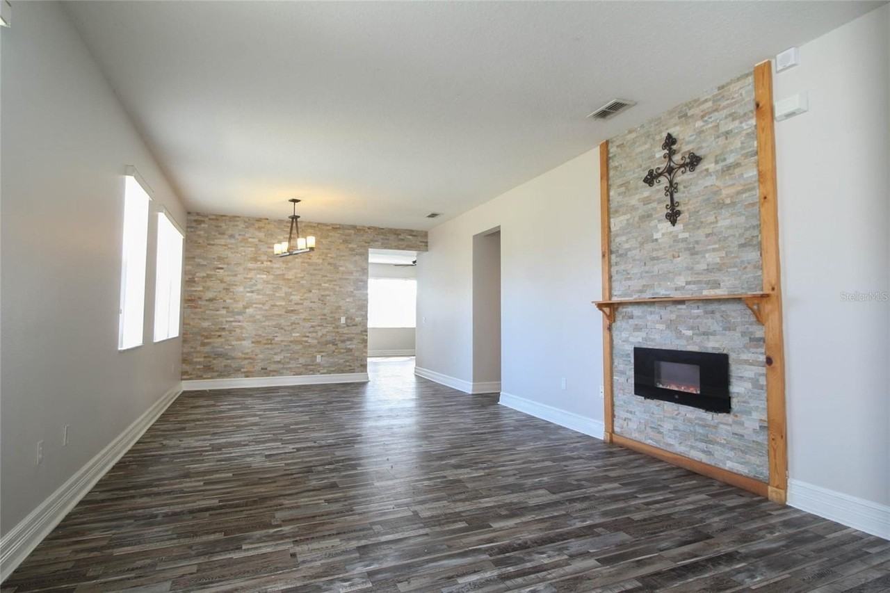 2706 Portchester Ct - Photo 3 of 18