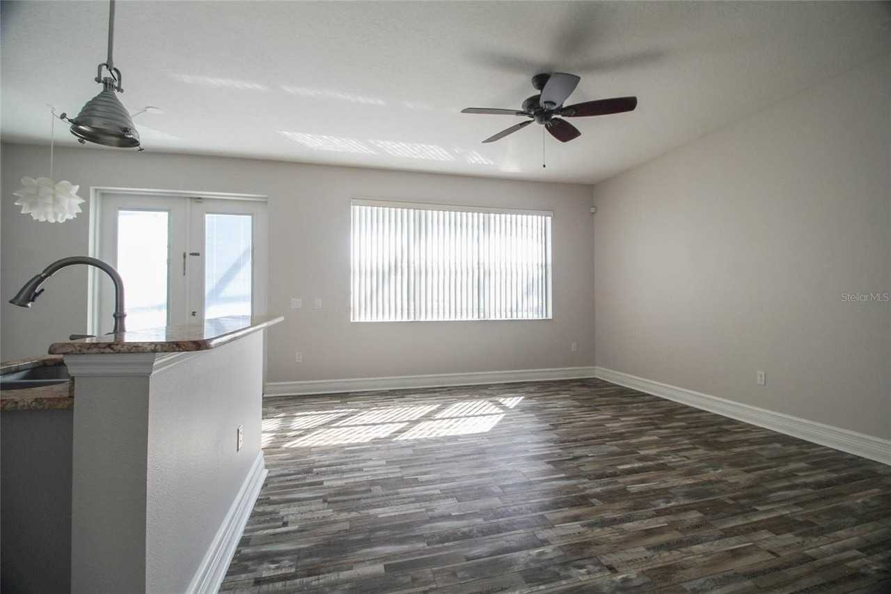 2706 Portchester Ct - Photo 7 of 18