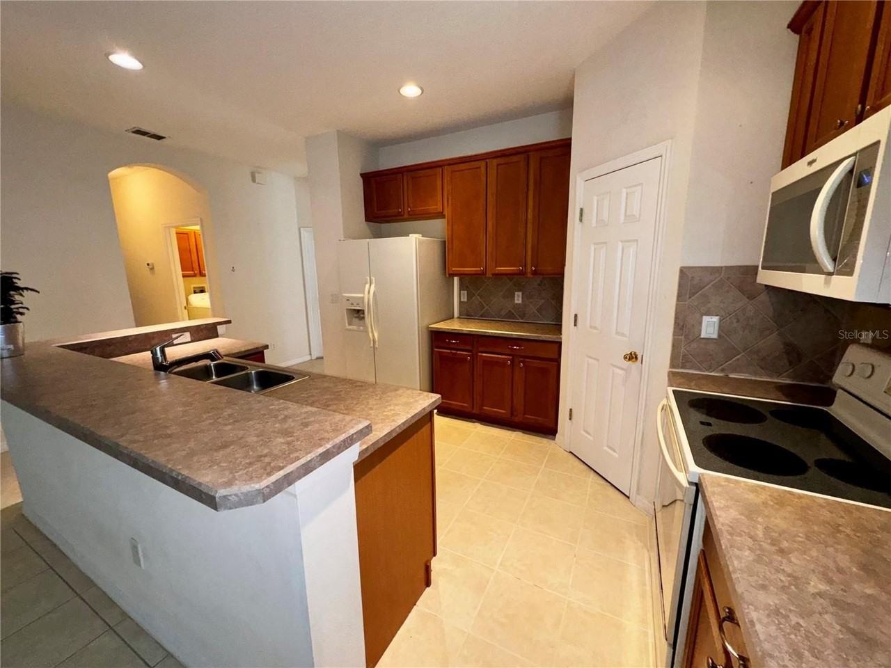 8556 Lake Windham Ave - Photo 6 of 26