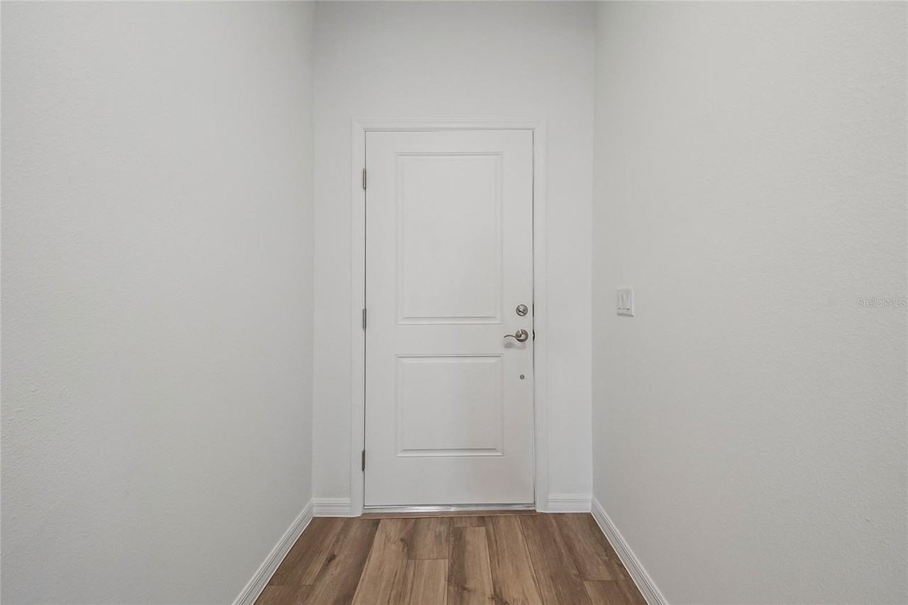 434 Eventide Ave - Photo 4 of 38