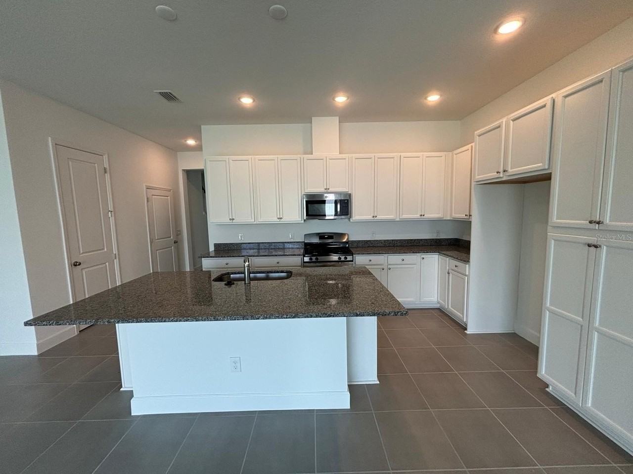 12662 Clear Sapphire Dr - Photo 2 of 13