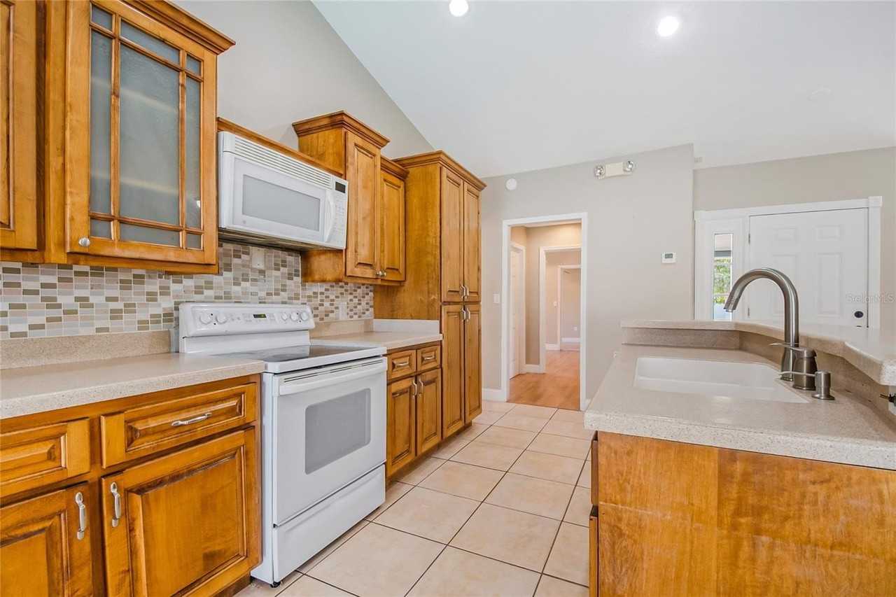 1503 Lund Ave - Photo 3 of 43