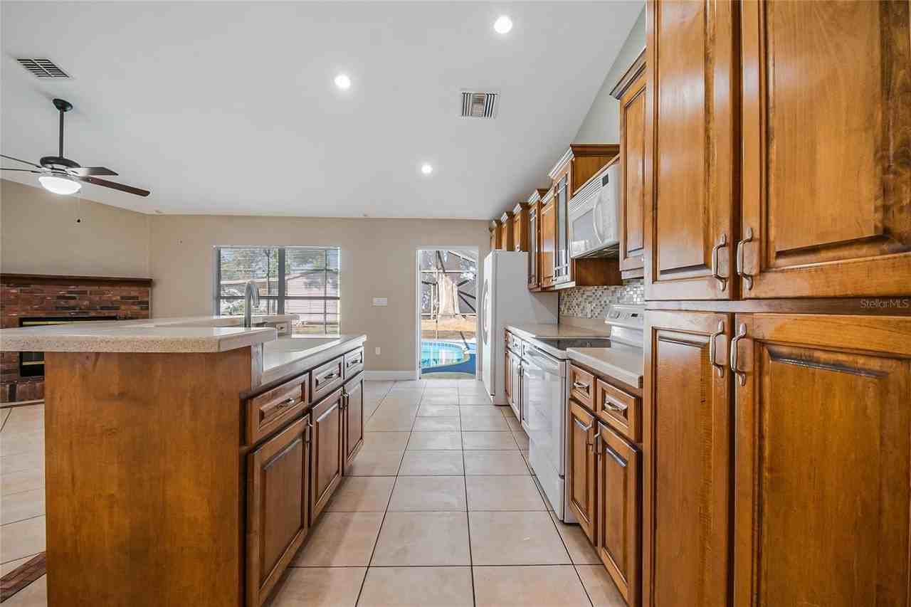 1503 Lund Ave - Photo 7 of 43