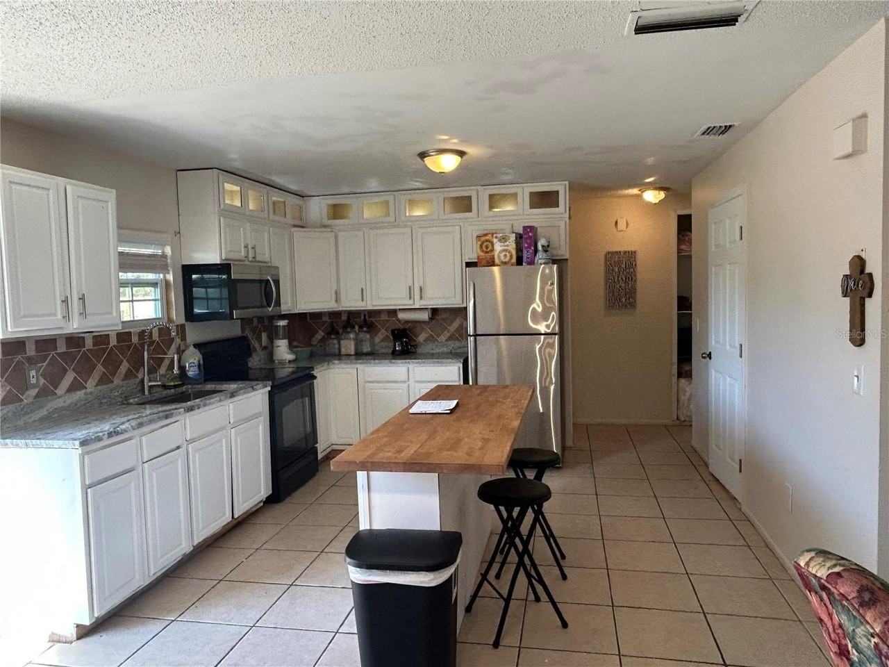 430 N Hastings St - Photo 2 of 9