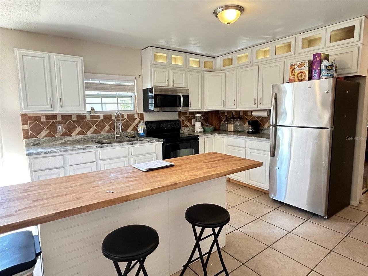 430 N Hastings St - Photo 3 of 9