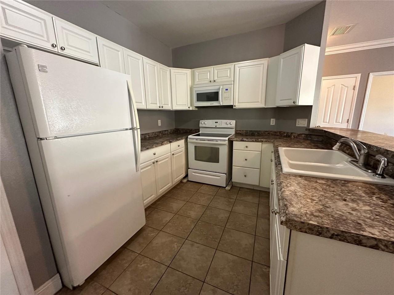 1995 Erving Cir #203 - Photo 6 of 14