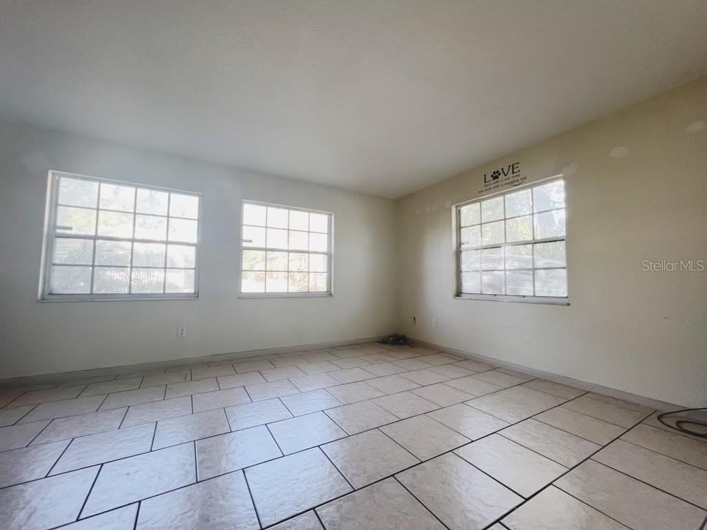 515 S Hyer Ave #1 - Photo 3 of 8