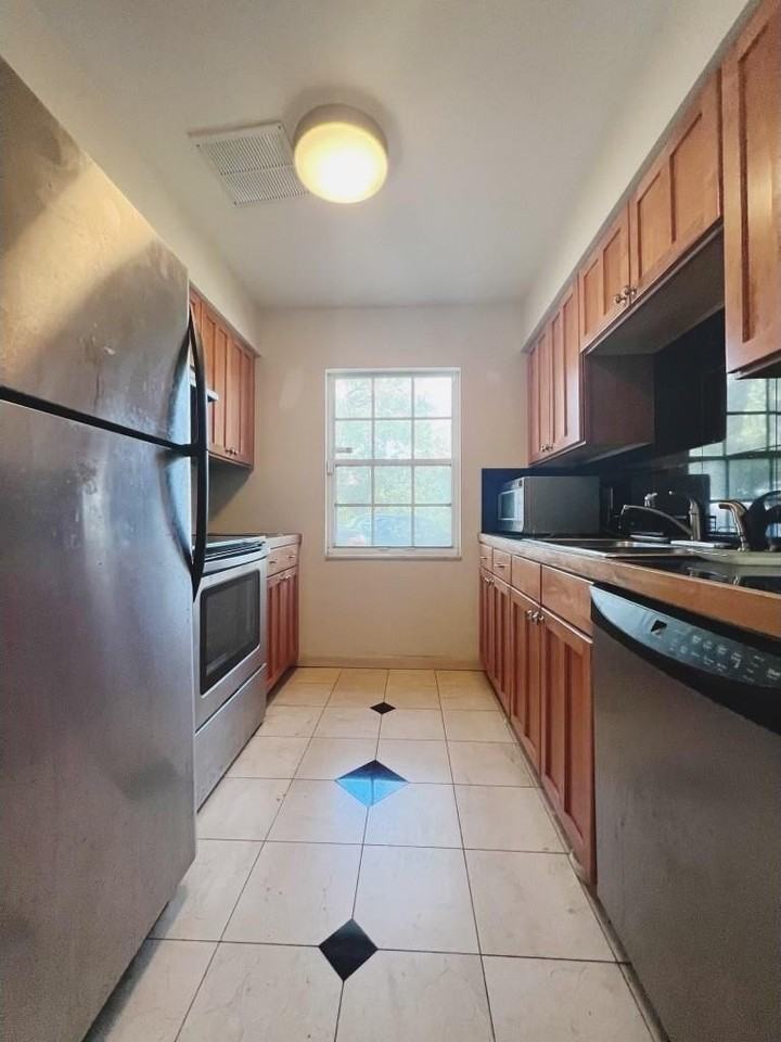 515 S Hyer Ave #1 - Photo 4 of 8