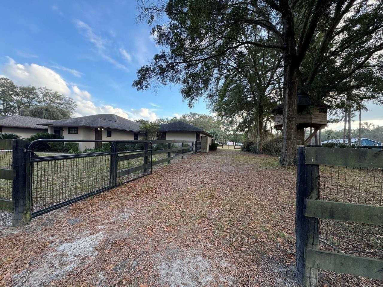 7444 Nw 14th St - Photo 4 of 13