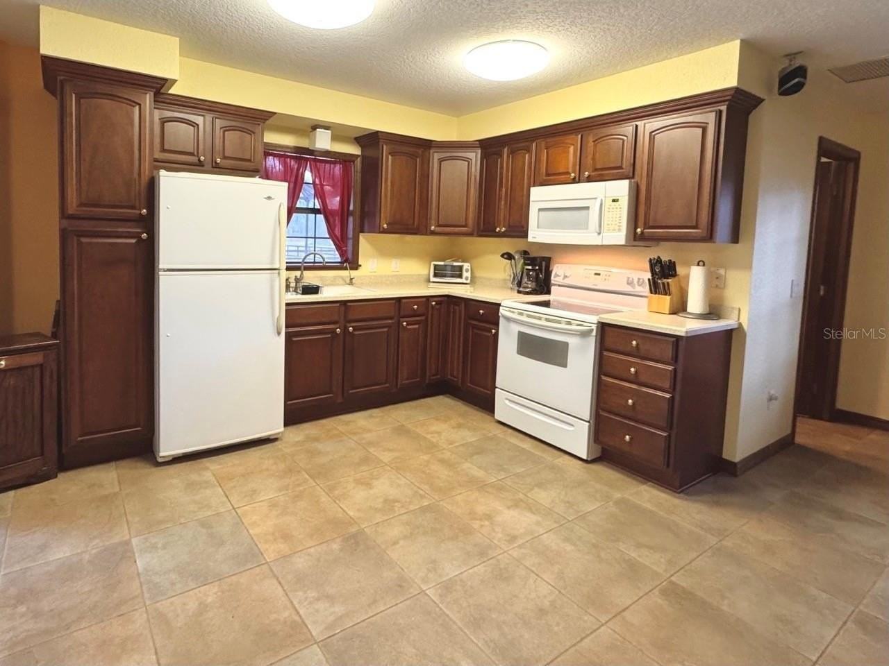 7444 Nw 14th St - Photo 7 of 13