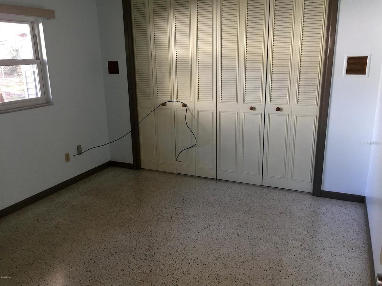 691 Se 19th St - Photo 5 of 10