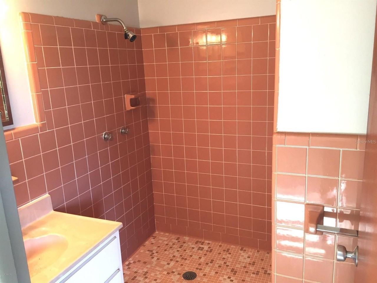 691 Se 19th St - Photo 6 of 10