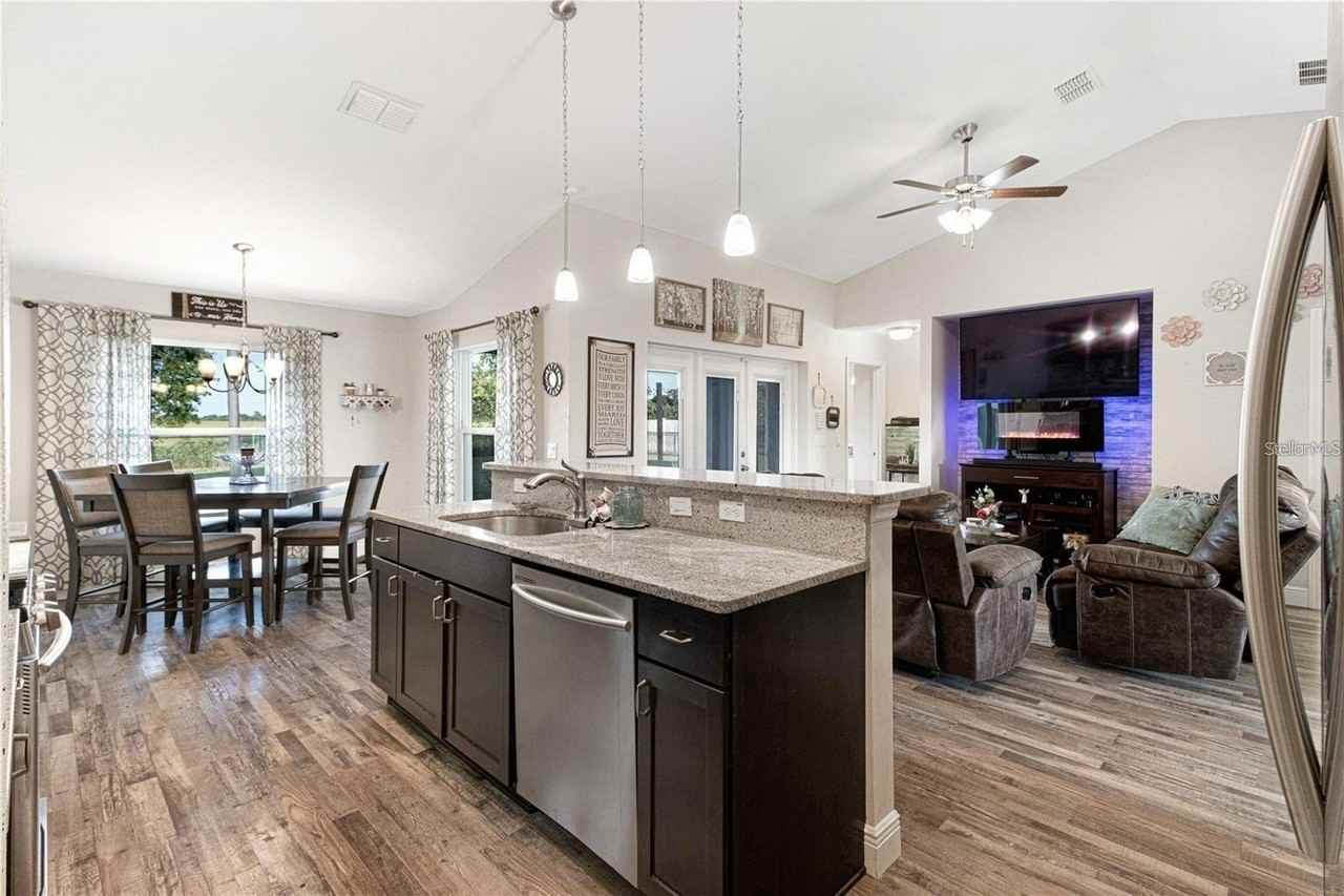 6715 Sw 64th Ave - Photo 3 of 8