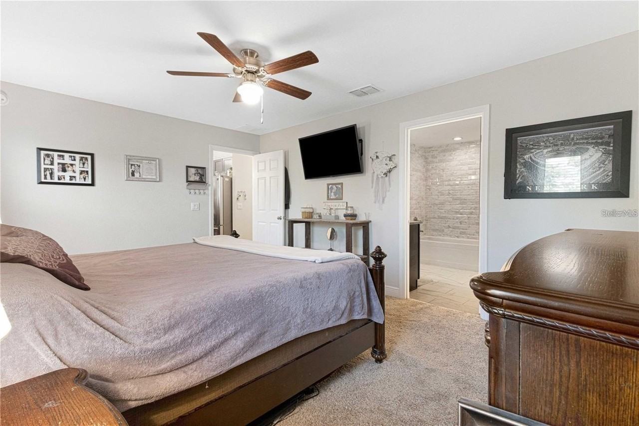 6715 Sw 64th Ave - Photo 5 of 8