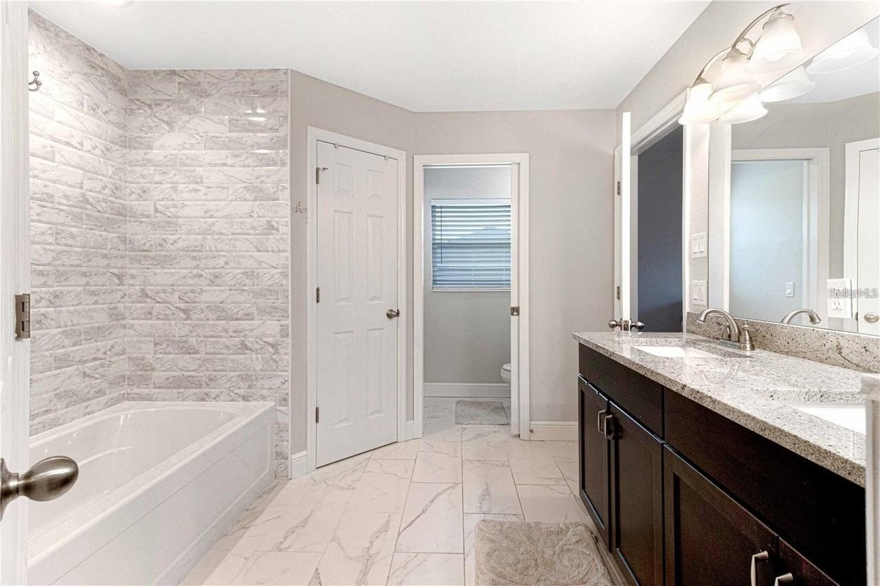 6715 Sw 64th Ave - Photo 7 of 8