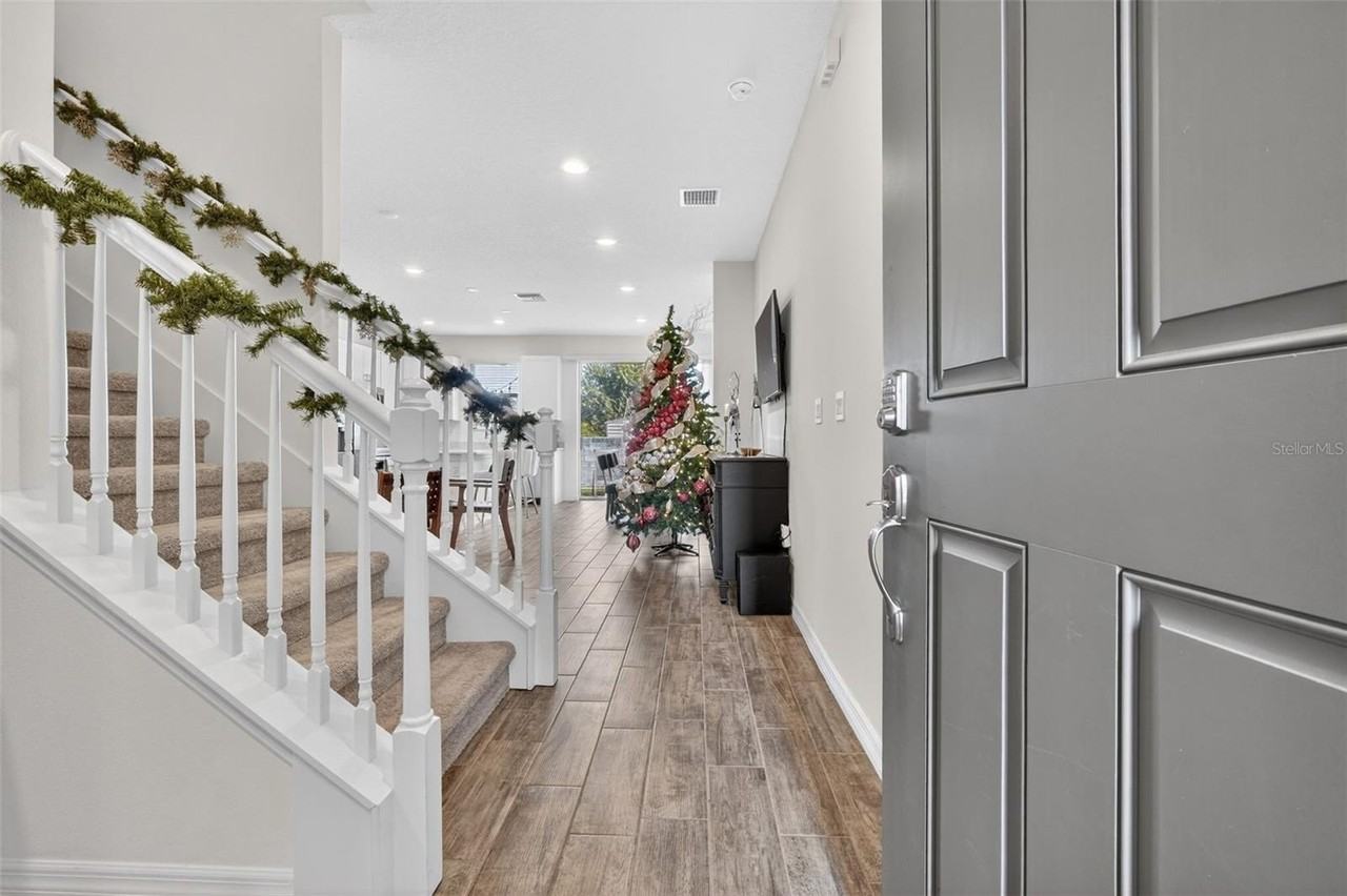 1325 Stockwell Ave - Photo 4 of 30