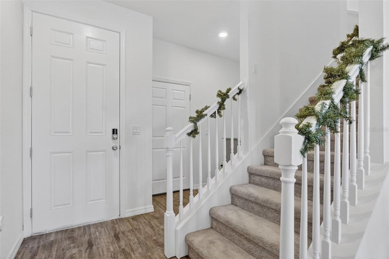 1325 Stockwell Ave - Photo 5 of 30