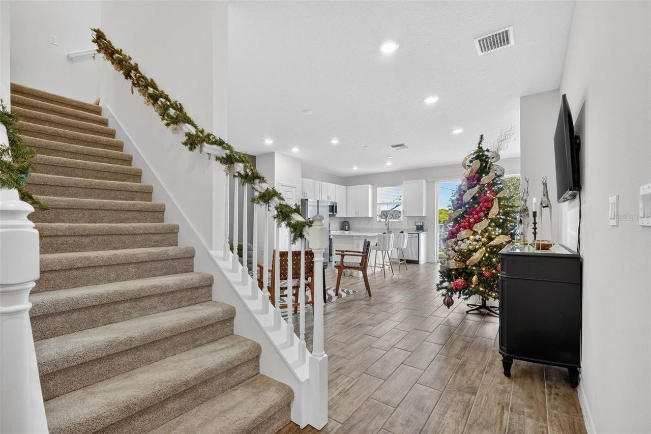 1325 Stockwell Ave - Photo 7 of 30