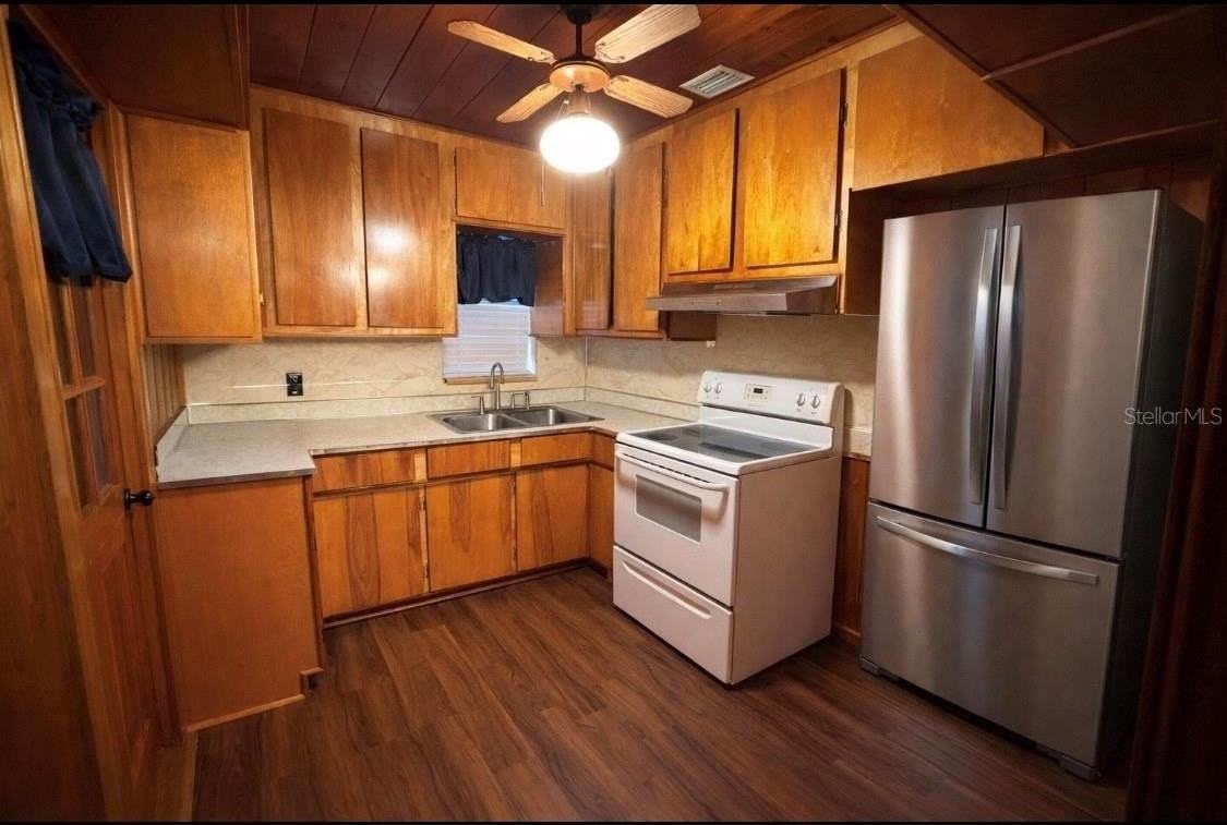 118 E Pine St - Photo 7 of 9