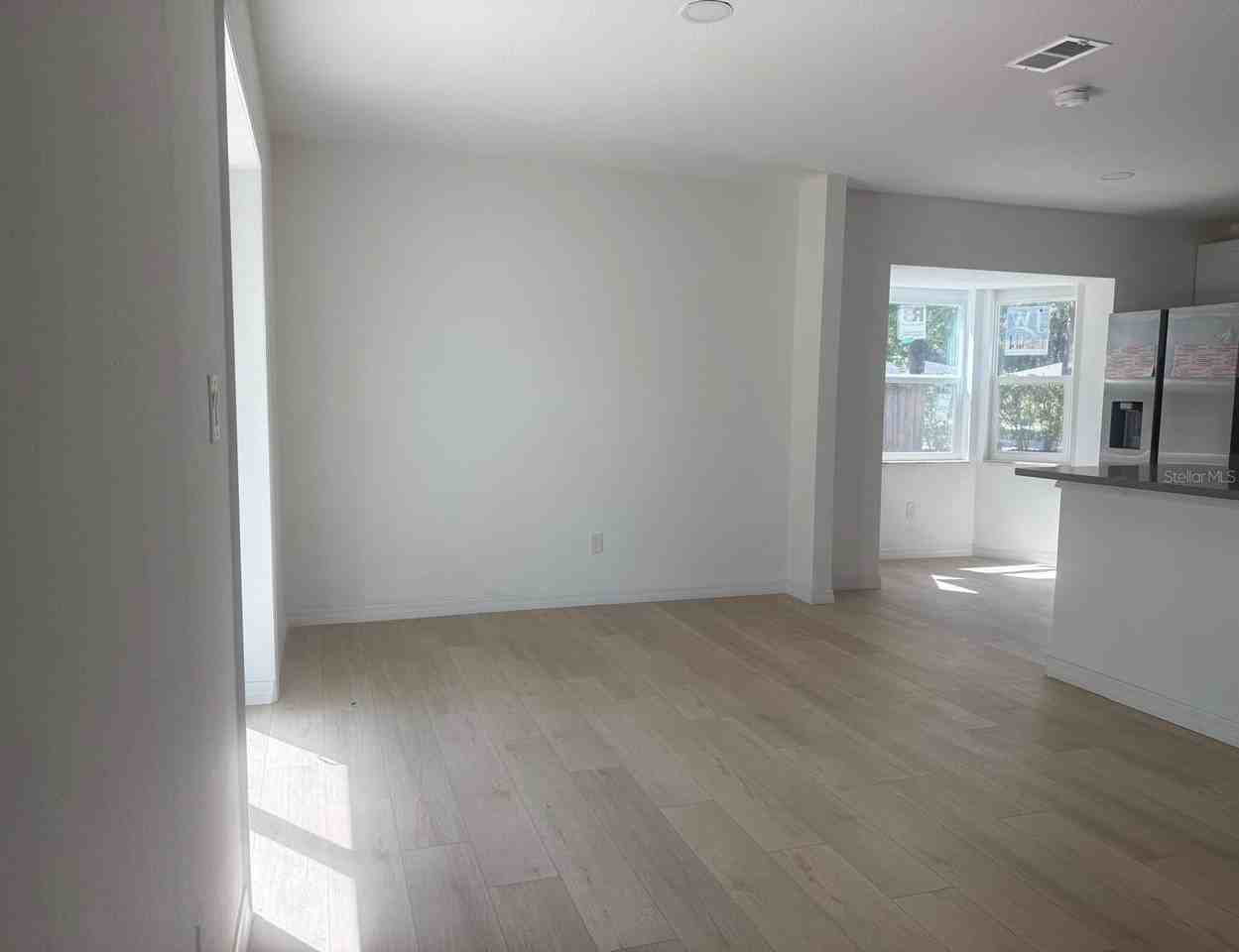 5021 Ne 4th St - Photo 6 of 28