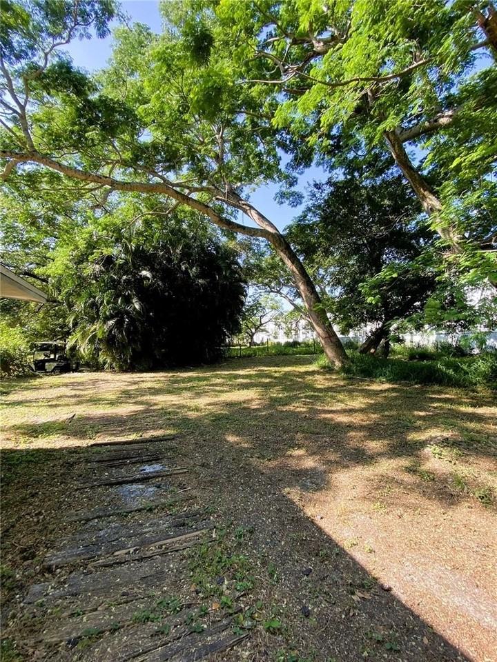 5500 Lake Lizzie Dr - Photo 2 of 27