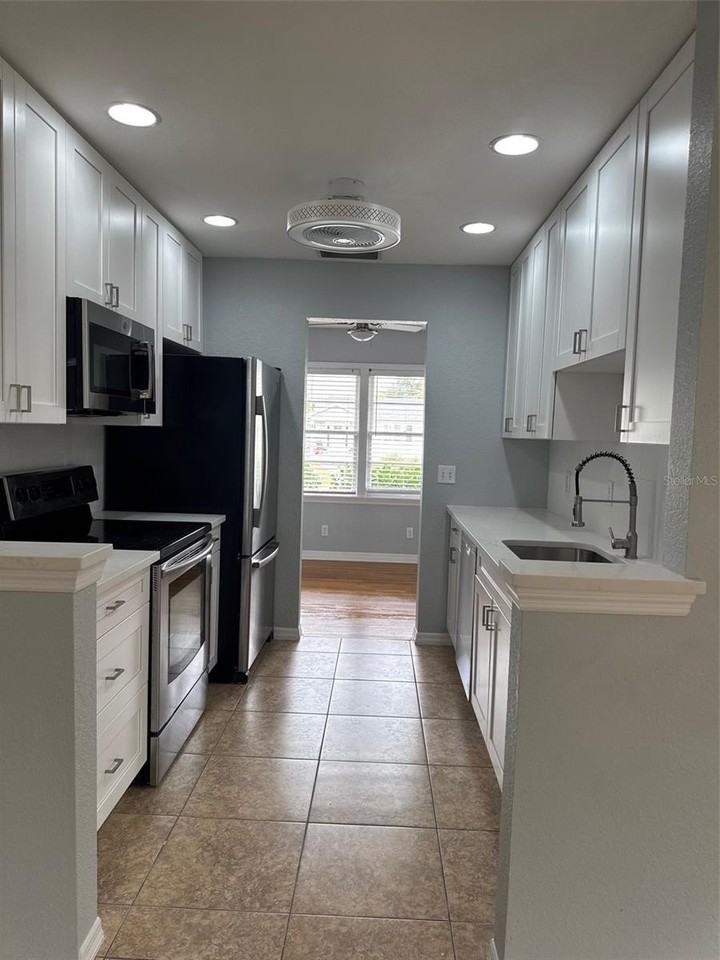 156 39th Ave Ne - Photo 3 of 21