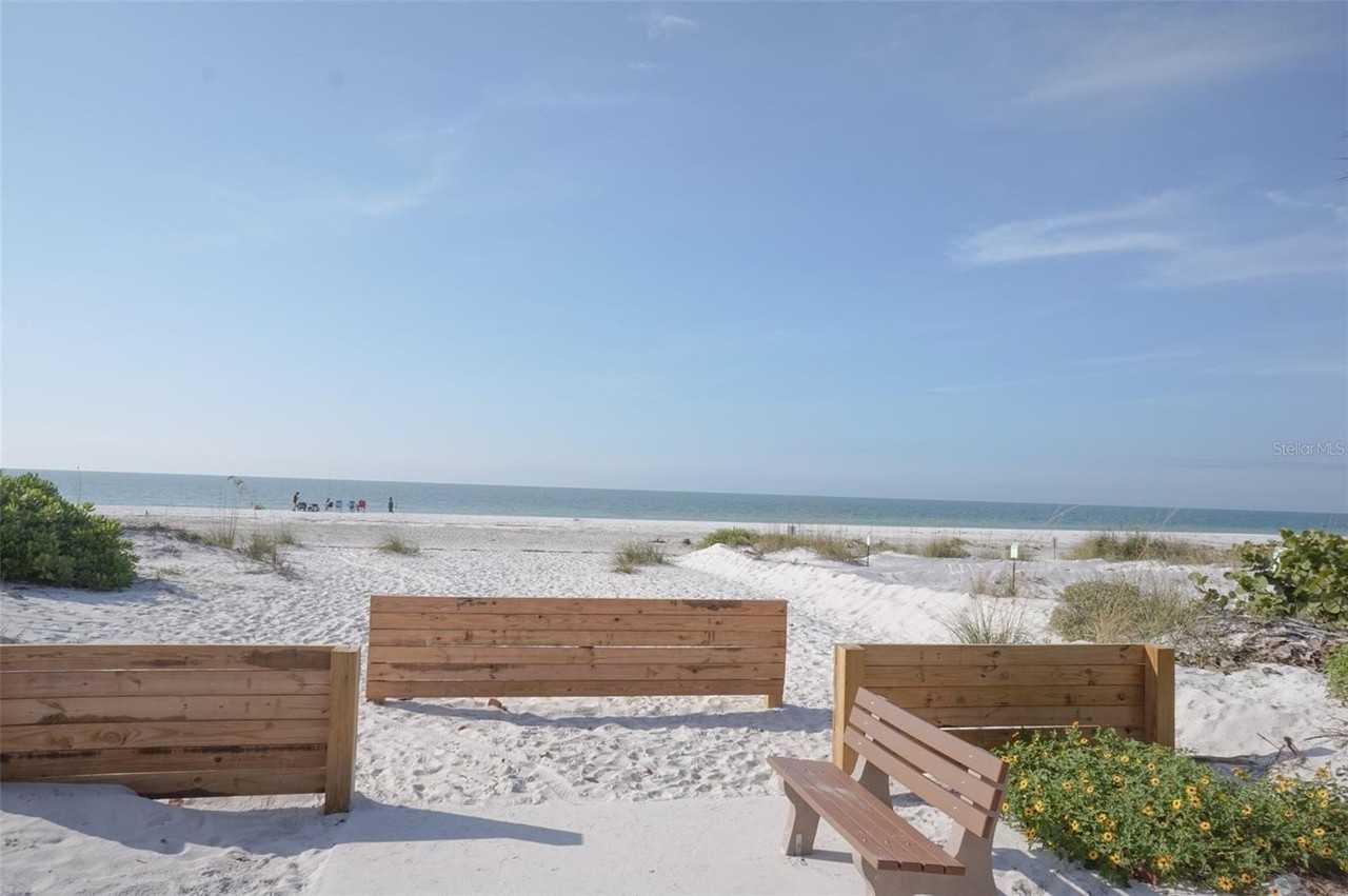 929 Lantana Ave - Photo 3 of 50