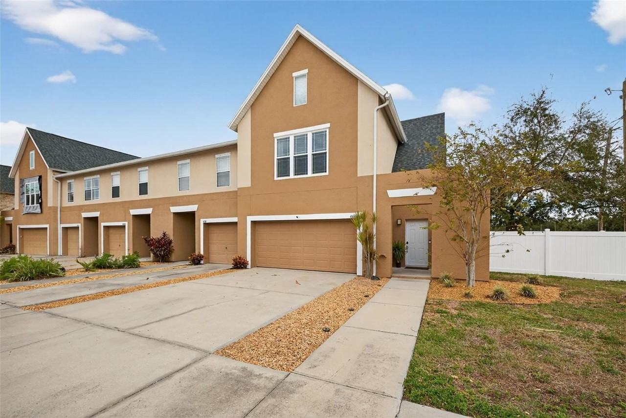 4362 Tyler Cir N - Photo 2 of 35