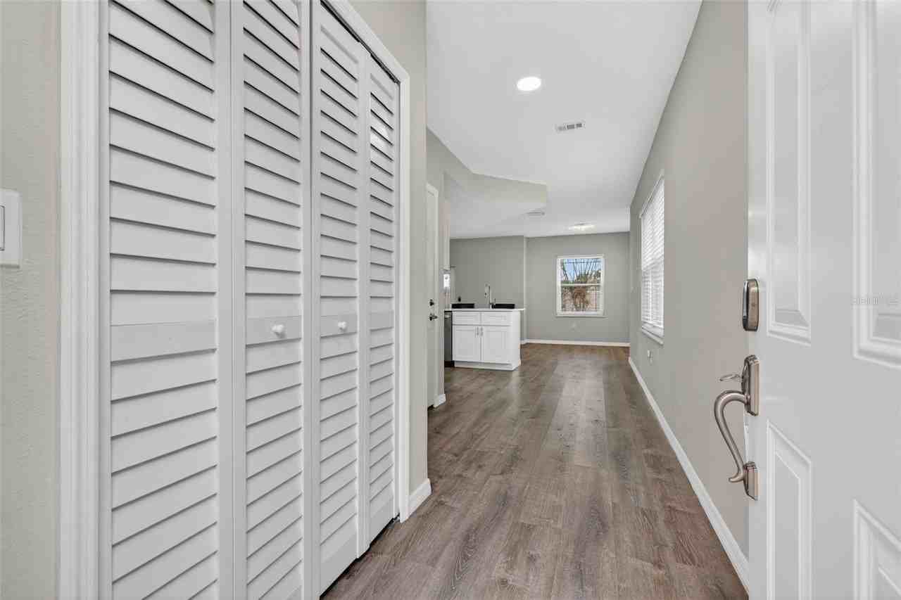 4362 Tyler Cir N - Photo 4 of 35