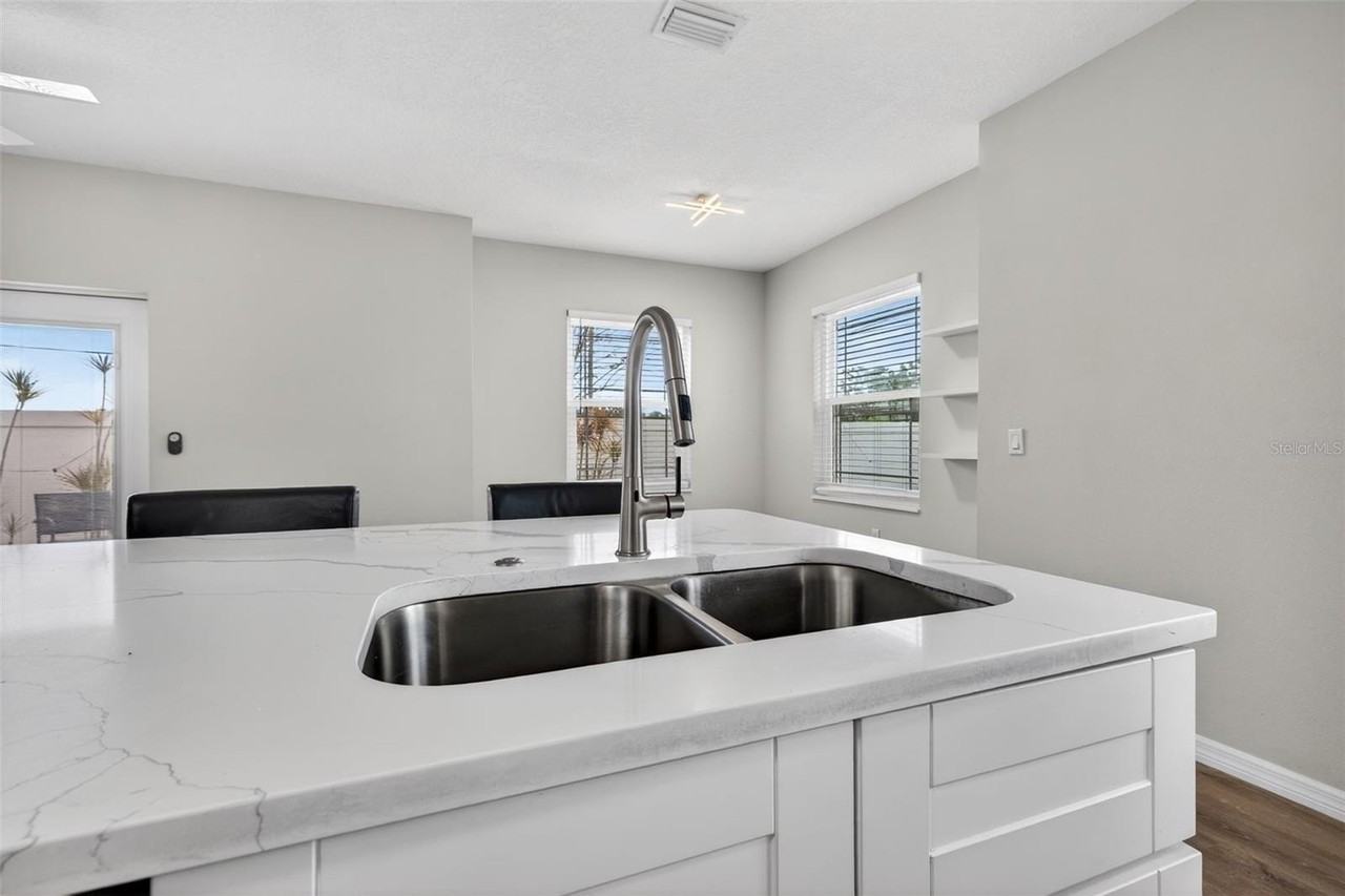 4362 Tyler Cir N - Photo 7 of 35