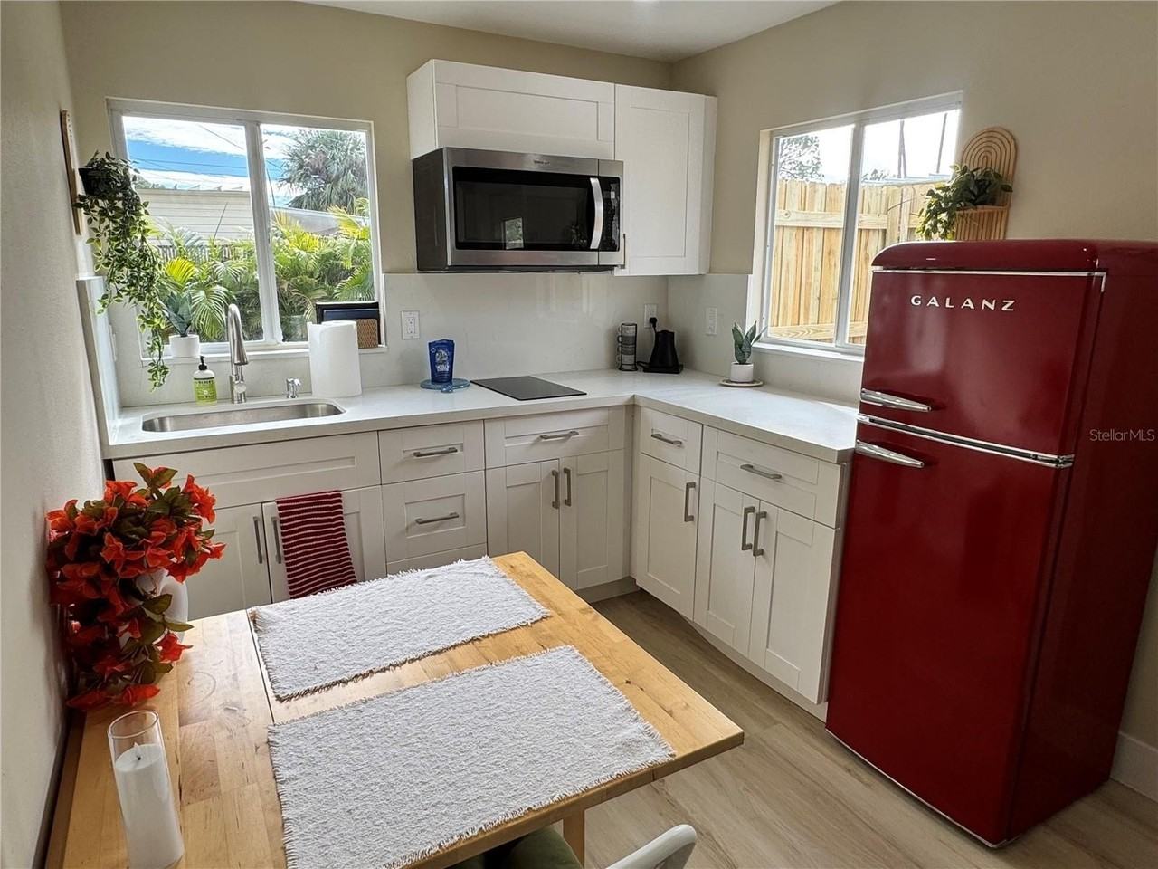 4135 Des Moines St Ne - Photo 3 of 9