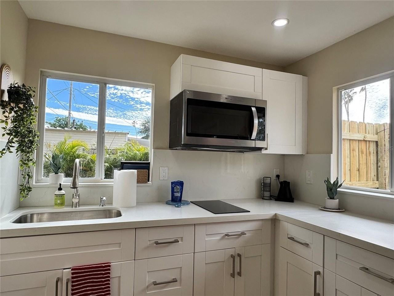 4135 Des Moines St Ne - Photo 4 of 9