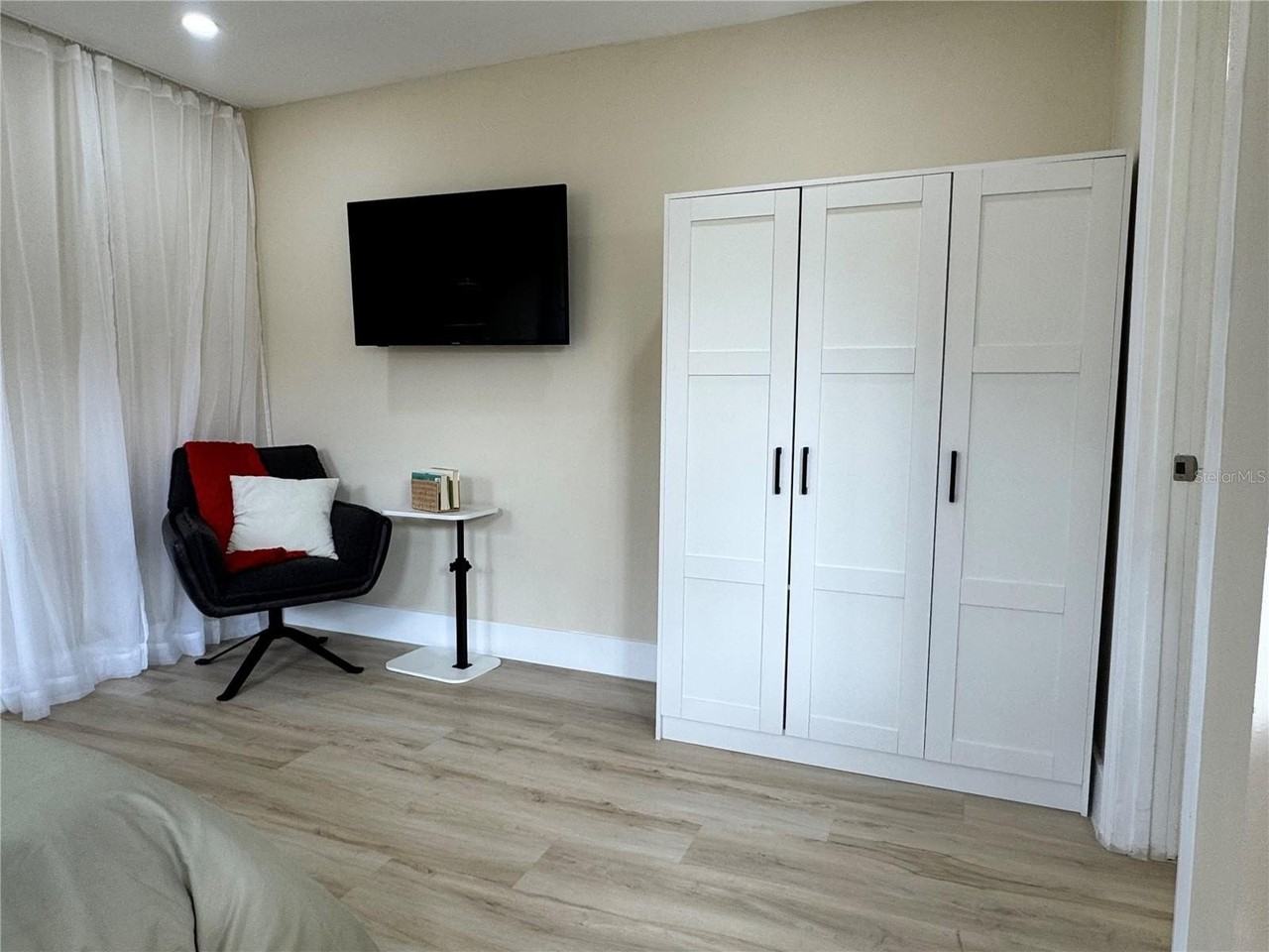 4135 Des Moines St Ne - Photo 5 of 9